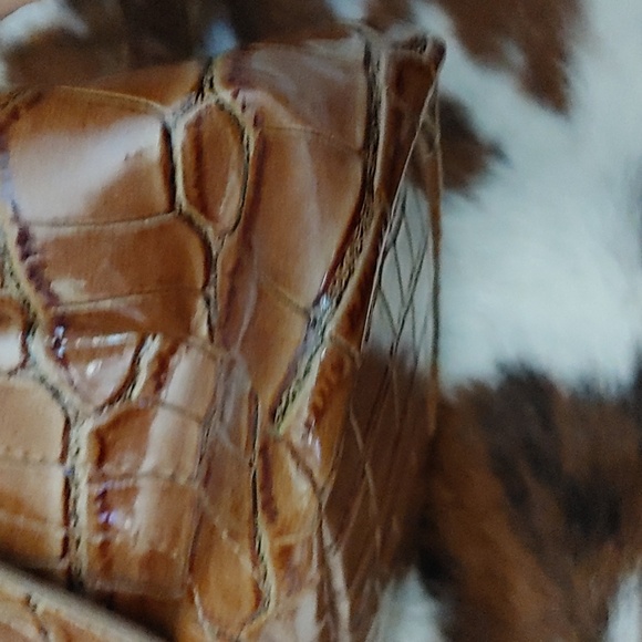 Diverso Leather Purse - Picture 2 of 9